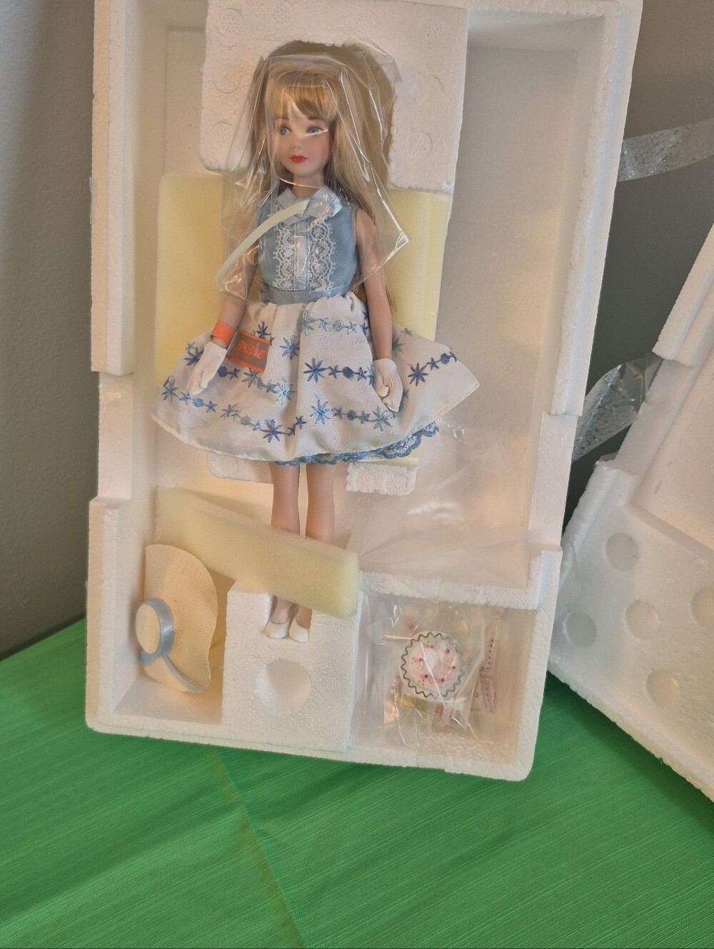 Mattel Brown Cardboard Barbie Doll Boxes - Assorted Labels - Picture 9 of 9